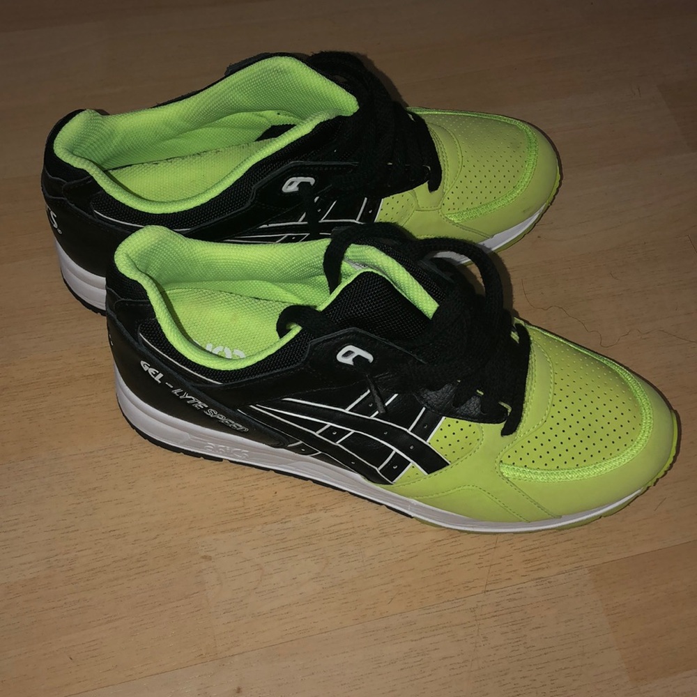 ASICS - Picture 2 of 3